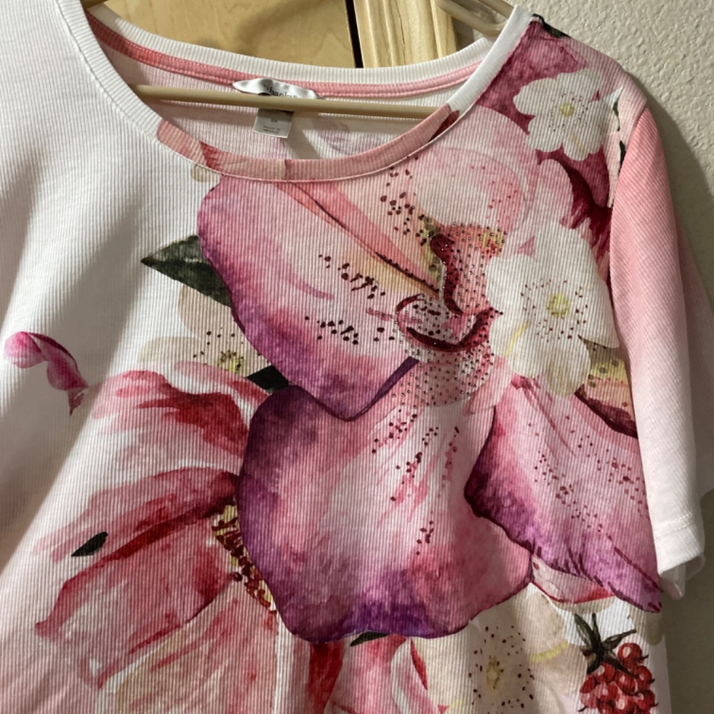 Women 2X Beautiful Floral Sparkly T-Shirt Blouse- 25 inches from pit to pit and - Picture 2 of 6